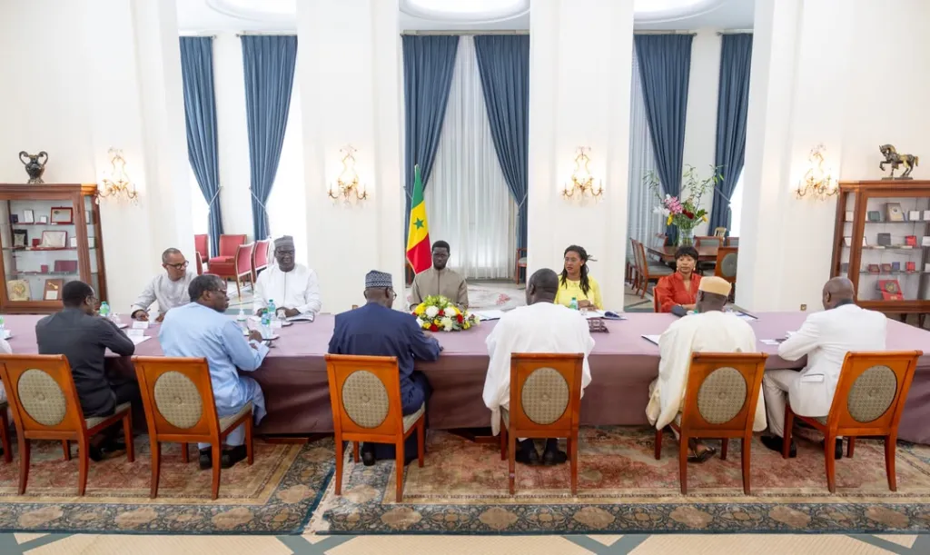 Le Président de la République, Son Excellence Monsieur Bassirou Diomaye Diakhar Faye, a reçu en audience, ce Vendredi 17 juillet 2026, une délégation de la Confédération nationale des Employeurs du Sénégal (CNES), conduite par son président, Monsieur