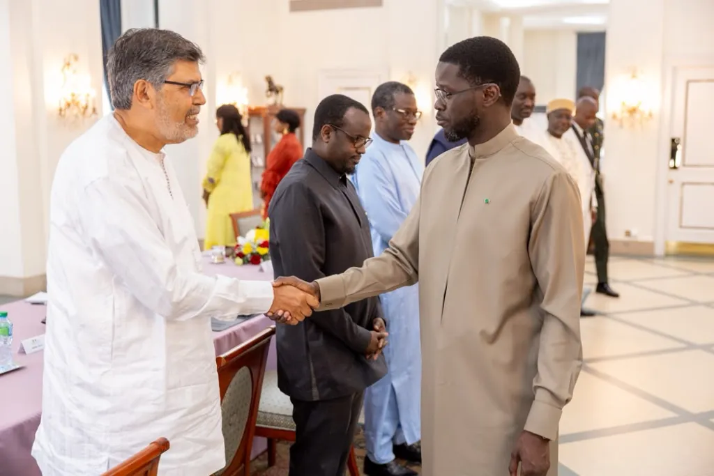 Le Président de la République, Son Excellence Monsieur Bassirou Diomaye Diakhar Faye, a reçu en audience, ce Vendredi 17 juillet 2026, une délégation de la Confédération nationale des Employeurs du Sénégal (CNES), conduite par son président, Monsieur