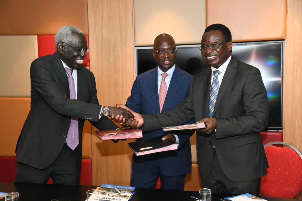 Cérémonie de signature le mardi 26 novembre 2024 a l’hôtel Azalai-Dakar d’une convention de partenariat tripartite entre la CNES, le Ministère de l’Agriculture et de l’Elevage, le Ministère de l’Industrie et du Commerce