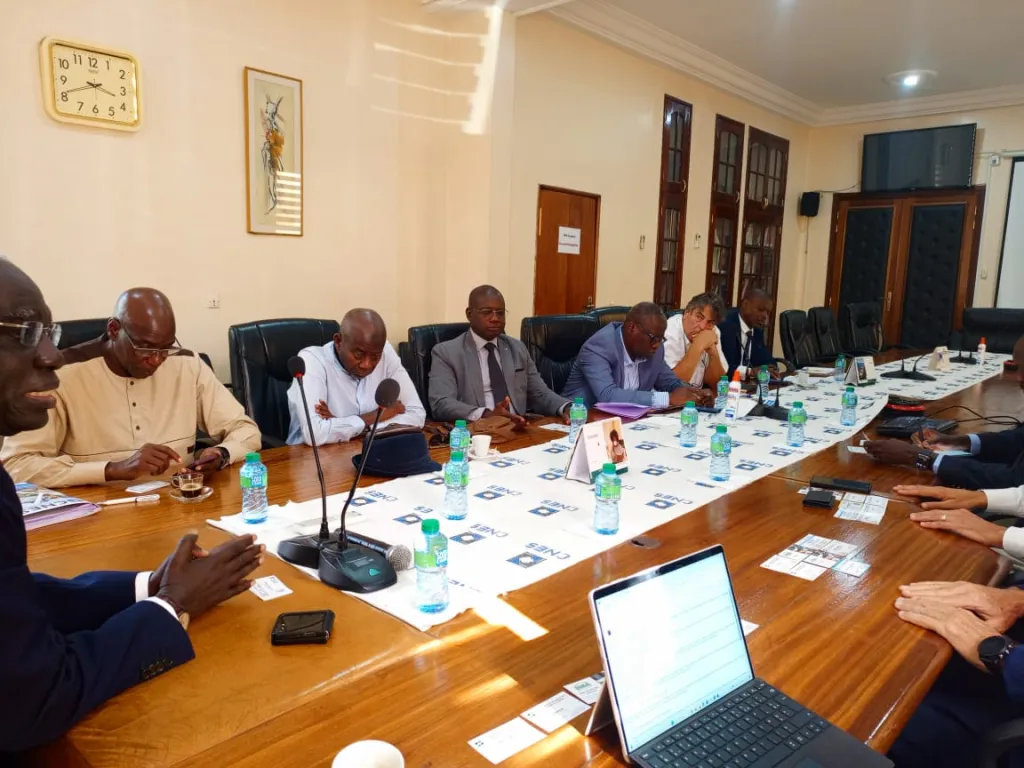 Le lundi 4 novembre 2024, le Président Adama Lam, accompagné des membres du bureau de la Confédération Nationale des Employeurs du Sénégal (CNES), a reçu une délégation de l’association Eurocham, dirigée par son Président