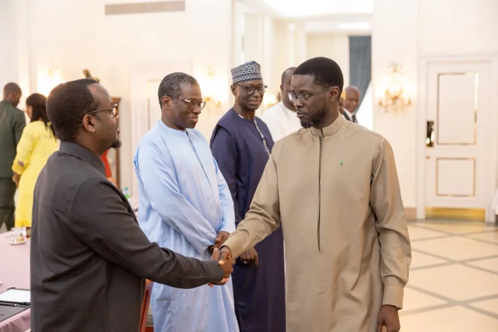 Le Président de la République, Son Excellence Monsieur Bassirou Diomaye Diakhar Faye, a reçu en audience, ce Vendredi 17 juillet 2026, une délégation de la Confédération nationale des Employeurs du Sénégal (CNES), conduite par son président, Monsieur