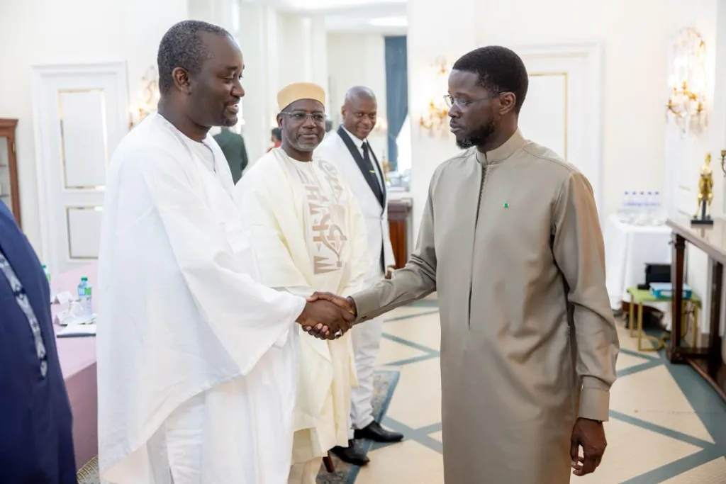 Le Président de la République, Son Excellence Monsieur Bassirou Diomaye Diakhar Faye, a reçu en audience, ce Vendredi 17 juillet 2026, une délégation de la Confédération nationale des Employeurs du Sénégal (CNES), conduite par son président, Monsieur