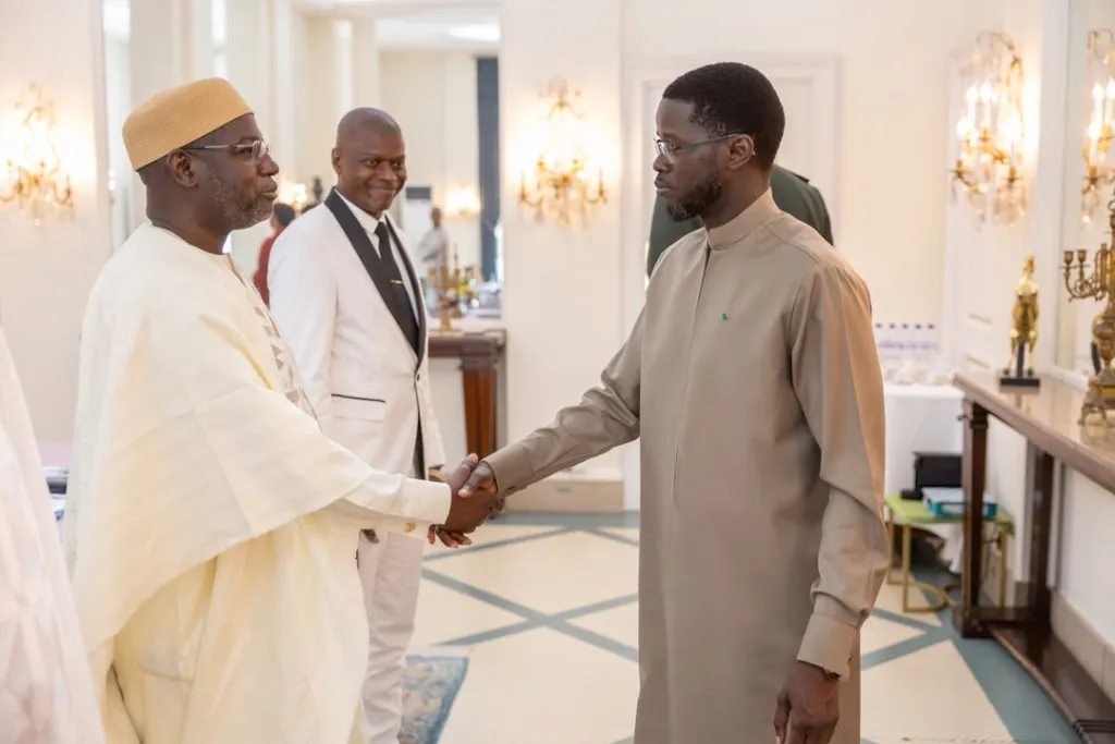 Le Président de la République, Son Excellence Monsieur Bassirou Diomaye Diakhar Faye, a reçu en audience, ce Vendredi 17 juillet 2026, une délégation de la Confédération nationale des Employeurs du Sénégal (CNES), conduite par son président, Monsieur