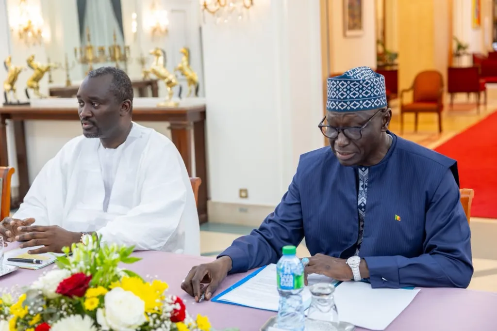 Le Président de la République, Son Excellence Monsieur Bassirou Diomaye Diakhar Faye, a reçu en audience, ce Vendredi 17 juillet 2026, une délégation de la Confédération nationale des Employeurs du Sénégal (CNES), conduite par son président, Monsieur