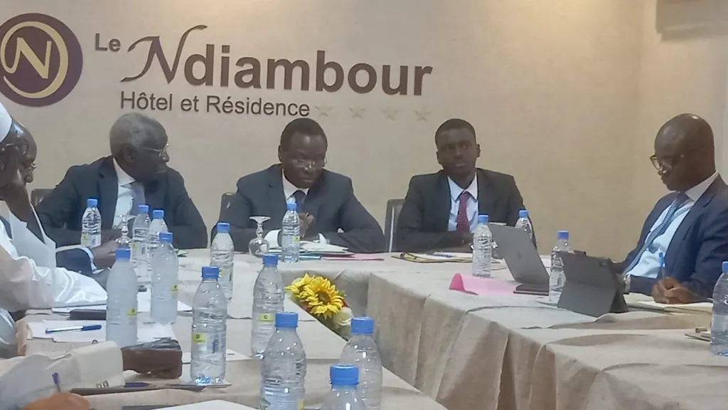 Réunion de travail entre les représentants de la Fédération Industrie de la CNES et le Ministre Serigne Gueye DIOP en charge de l’industrie et du commerce accompagné de Mr Ibrahima THIAM, Secrétaire d’État en charge des PME/PMI