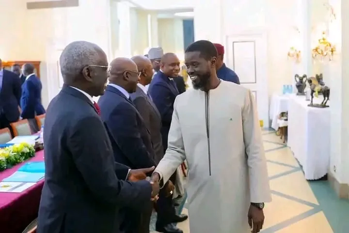 Rencontre entre Son Excellence Monsieur le Président de la République Bassirou Diomaye FAYE et les Présidents des organisations patronales ce Mardi 23 Avril 2024 au Palais de la République.