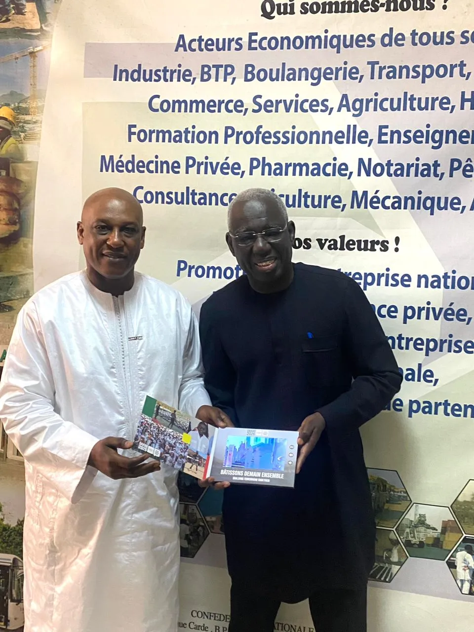 Délégation du Comité National Olympique Sportif Sénégalais conduite par Mr Ibrahima Wade, reçue ce mercredi 24 mai 2023 au siège de la CNES