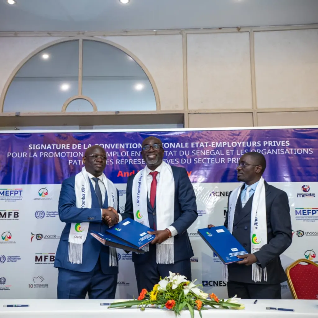 Cérémonie de signature de la Convention Nationale Etat-Employeurs Privés le 23 avril 2026. La CNES signataire de ladite Convention était représentée par son Vice-Président Monsieur Abdoul Aziz SY